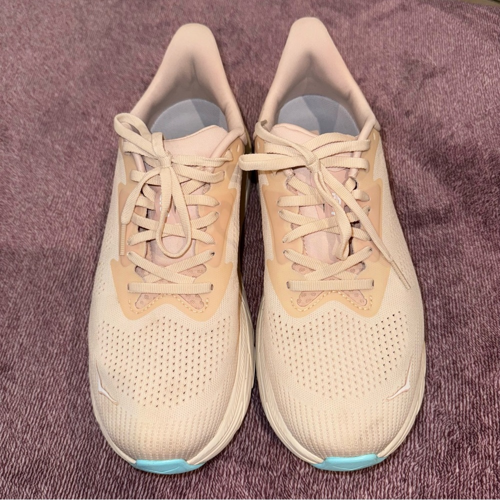 Hoka Arahi 7 Vanilla Cream size 10.5 D wide women’s
